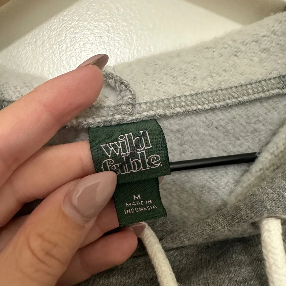 Wild Fable | Women's Gray Cropped Hoodie Raw Hem Fleece Sweatshirt, Size M - Picture 3 of 4